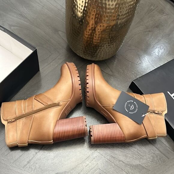 NATURALIZER Lyra Lug Sole Booties - Picture 8 of 13